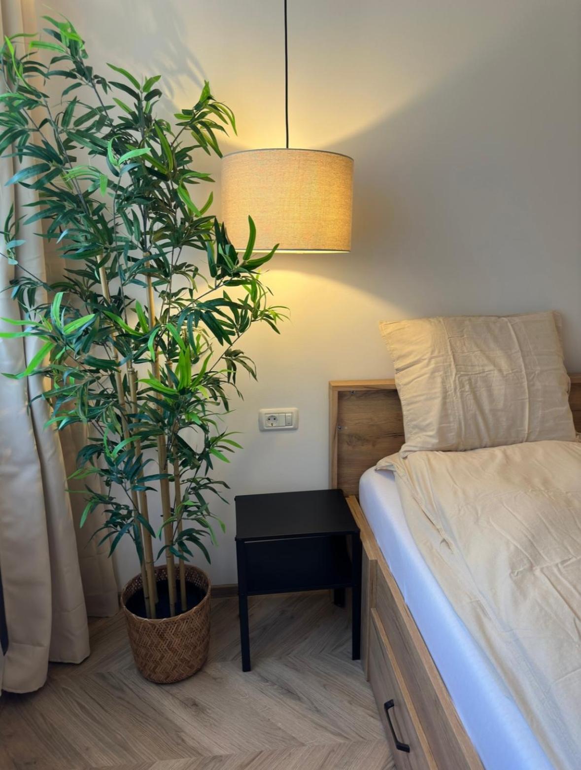 One Room Apartment- Self Check-In 24H Reșița Dış mekan fotoğraf